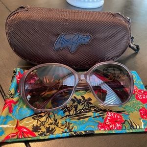Maui Jim sunglasses. Soft and hard case included. Polarized